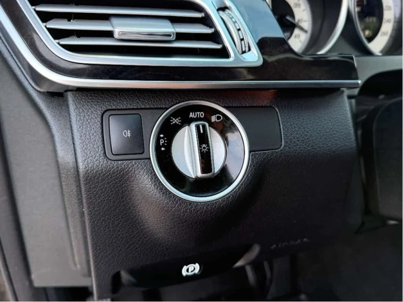 Mercedes-Benz E 250 * E250 BlueTEC 4MATIC AWD Diesel| Loaded| Certifie, снимка 10 - Автомобили и джипове - 53528957