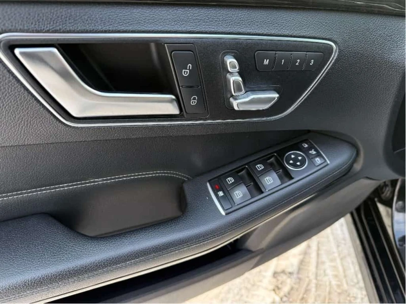 Mercedes-Benz E 250 * E250 BlueTEC 4MATIC AWD Diesel| Loaded| Certifie, снимка 9 - Автомобили и джипове - 53528957