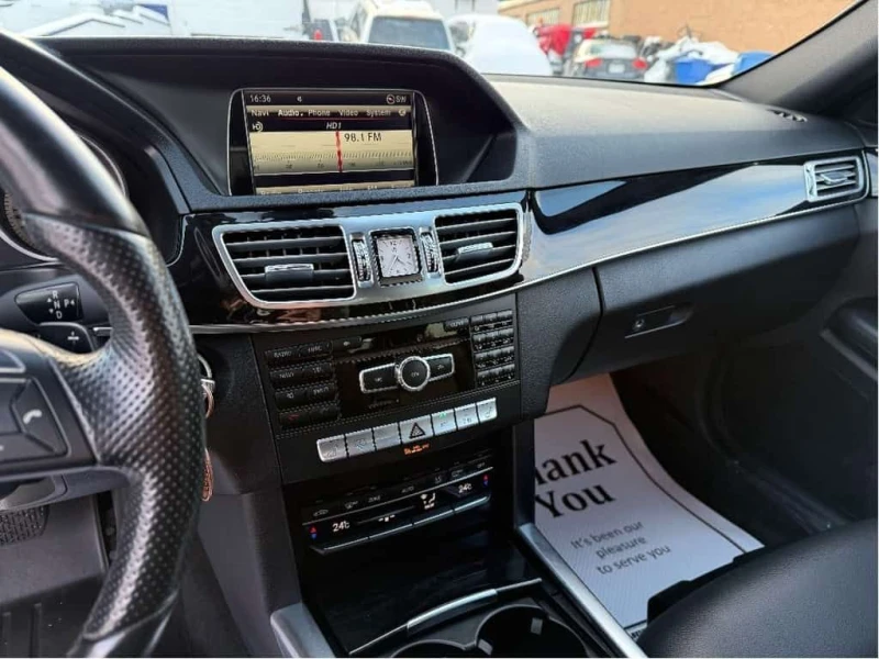 Mercedes-Benz E 250 * E250 BlueTEC 4MATIC AWD Diesel| Loaded| Certifie, снимка 13 - Автомобили и джипове - 53528957