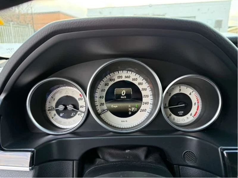 Mercedes-Benz E 250 * E250 BlueTEC 4MATIC AWD Diesel| Loaded| Certifie, снимка 12 - Автомобили и джипове - 53528957