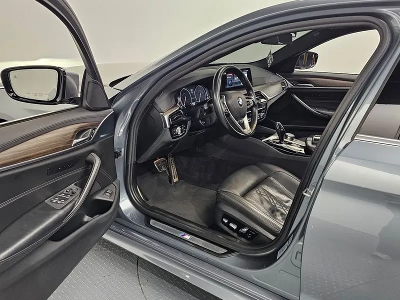 BMW 530 i xDrive M Sports Plus, снимка 11 - Автомобили и джипове - 53510874