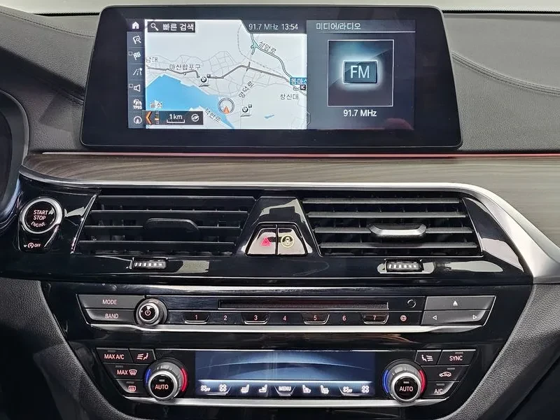 BMW 530 i xDrive M Sports Plus, снимка 14 - Автомобили и джипове - 53510874