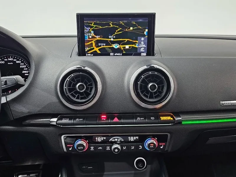 Audi A3 2.0 TFSI, снимка 14 - Автомобили и джипове - 54139556