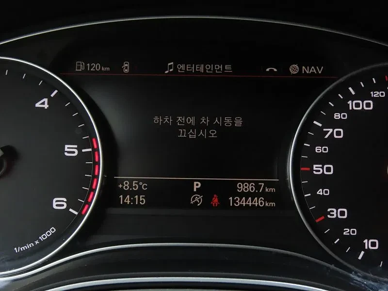 Audi A6 2.0 TDI, снимка 8 - Автомобили и джипове - 55056586