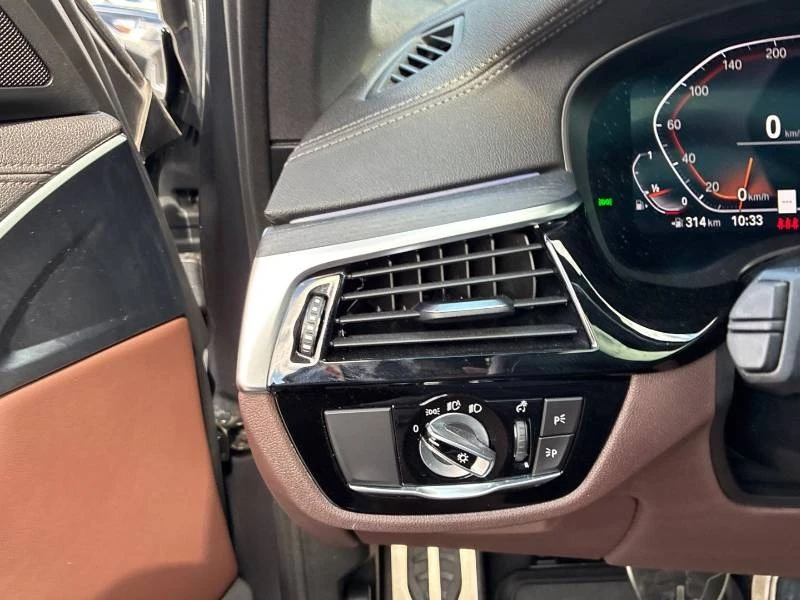 BMW 530 * xDrive * М ПАКЕТ * CARFAX * ЛИЦЕНЗИРАН ДИЛЪР, снимка 13 - Автомобили и джипове - 55658781