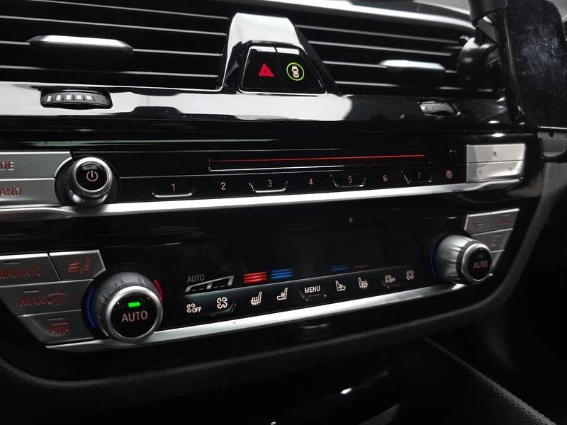 BMW 530 530i M Sport Package Plus| 248к.с., снимка 17 - Автомобили и джипове - 55989074