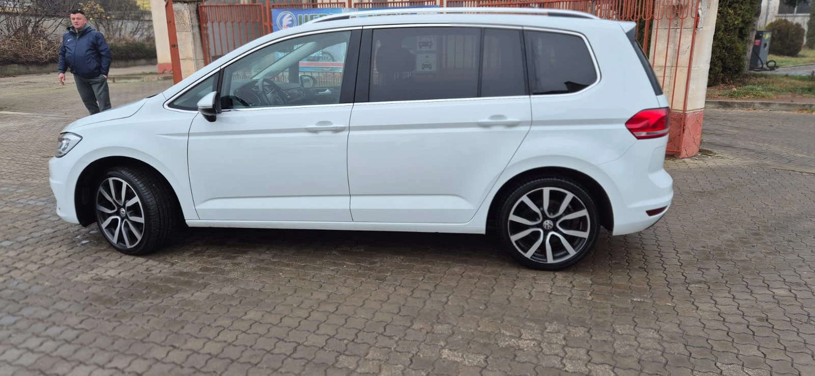 VW Touran 2.0 TDi DSG6 190PS - изображение 4