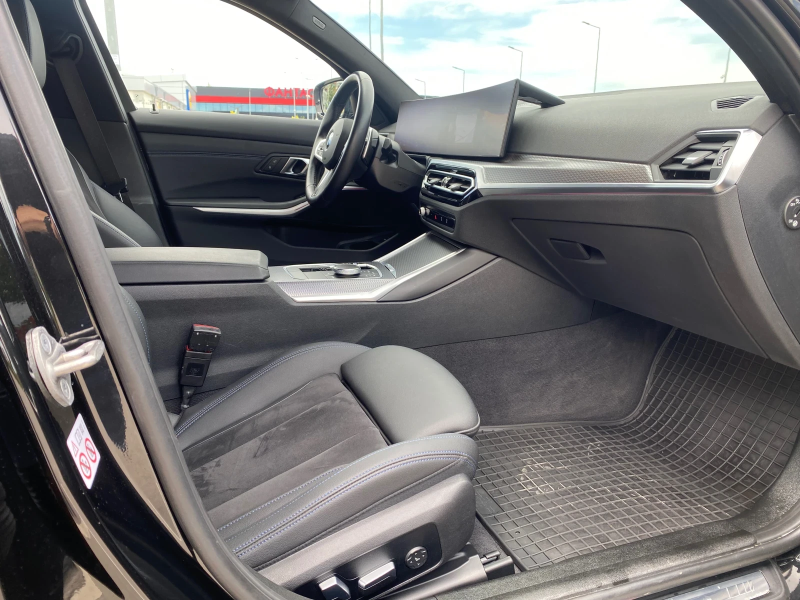 BMW 330  330xDrive touring M-sport Panorama Head Up | Mobile.bg   11