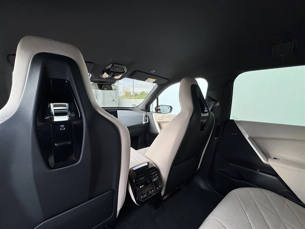 BMW iX xDrive40   | Mobile.bg   11