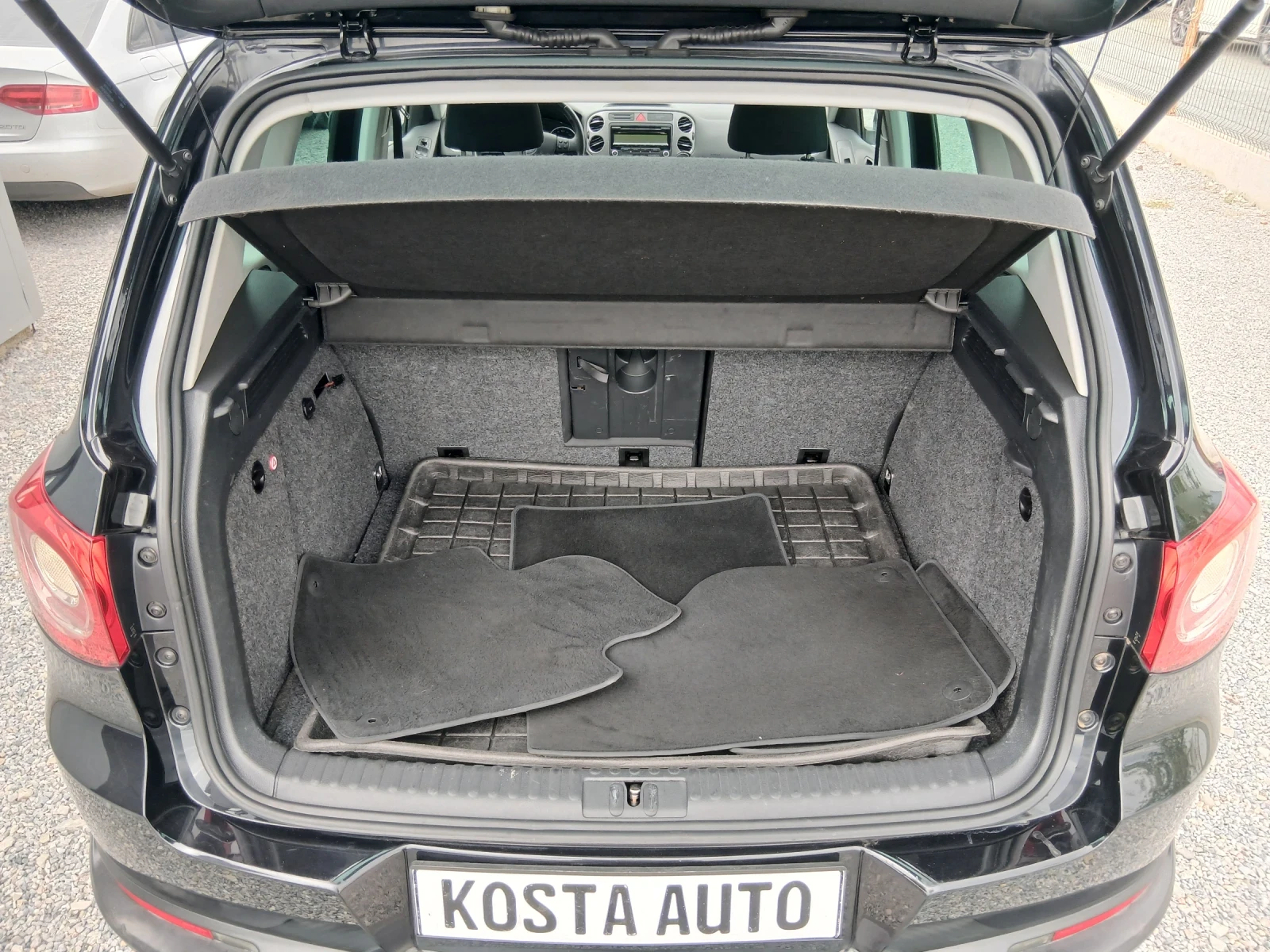 VW Tiguan КАТО НОВ, снимка 15 - Автомобили и джипове - 53076887
