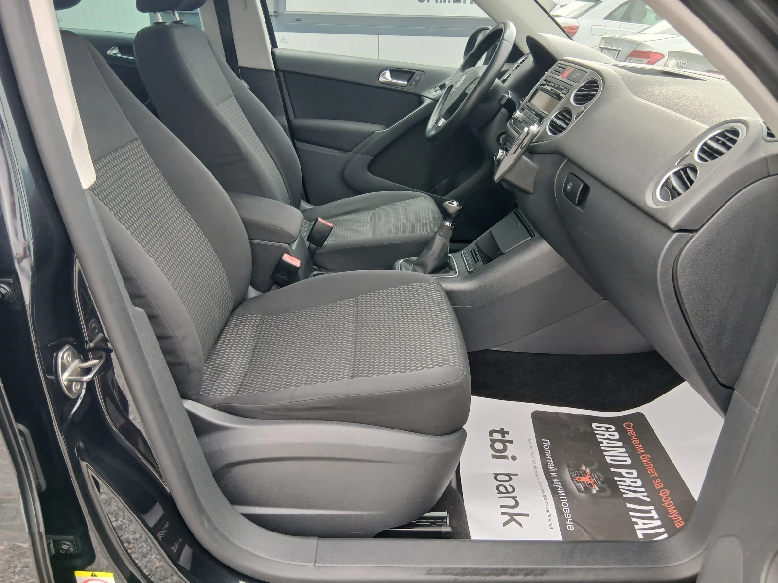 VW Tiguan КАТО НОВ, снимка 12 - Автомобили и джипове - 53076887