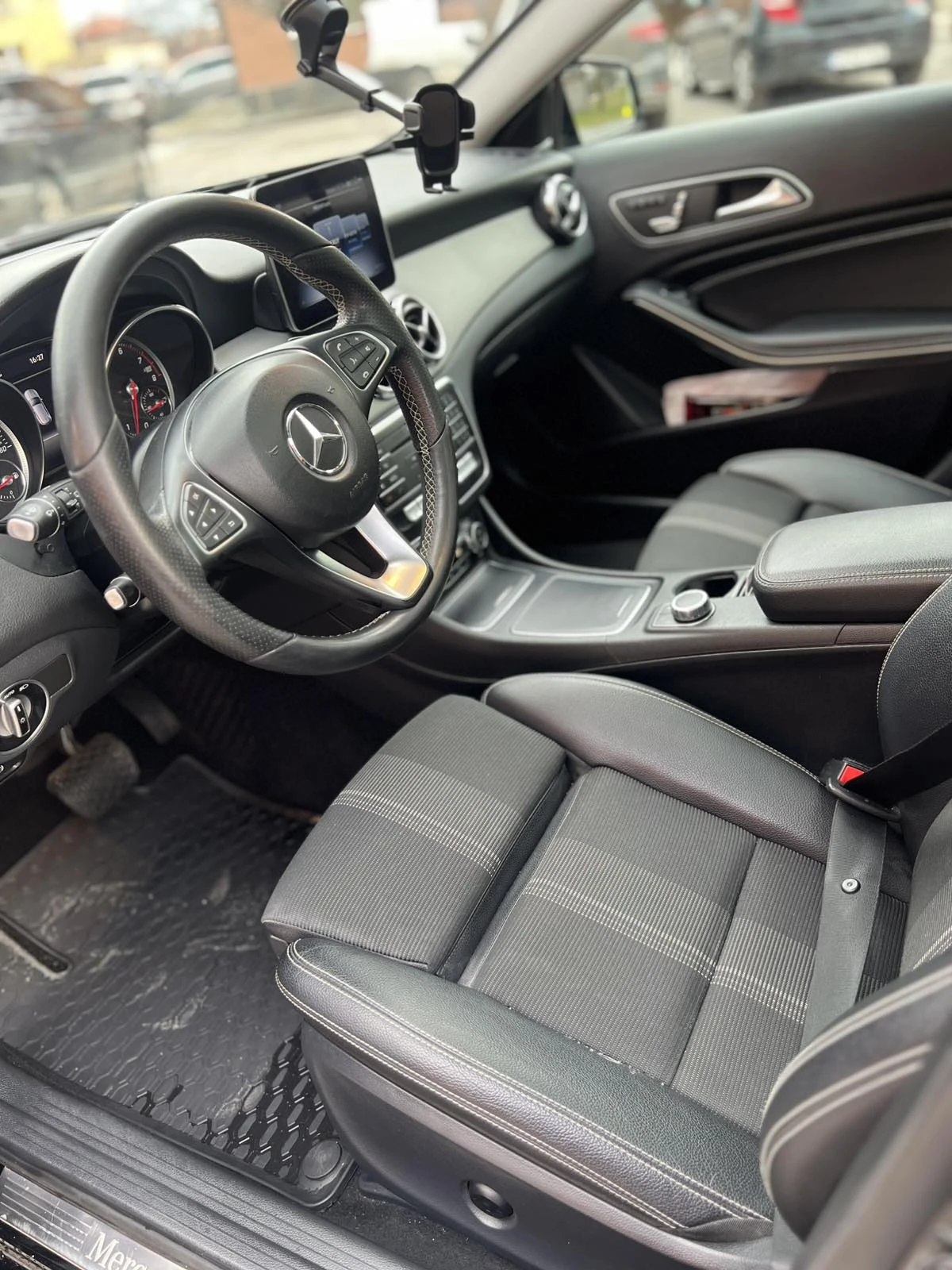 Mercedes-Benz GLA 180  - изображение 9