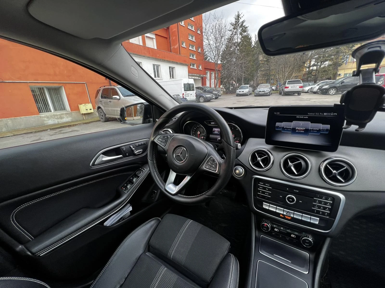 Mercedes-Benz GLA 180  - изображение 7