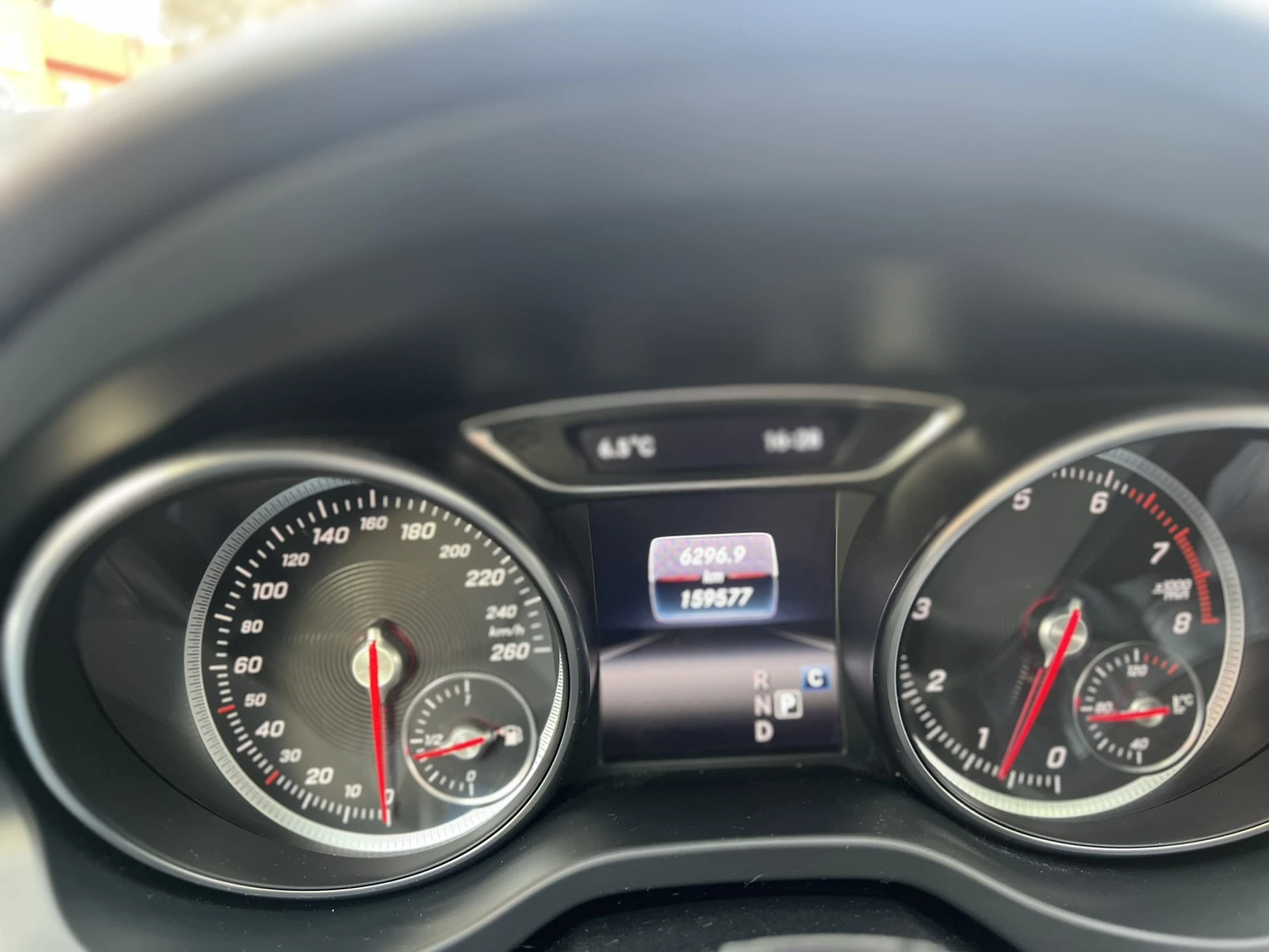 Mercedes-Benz GLA 180  - изображение 8