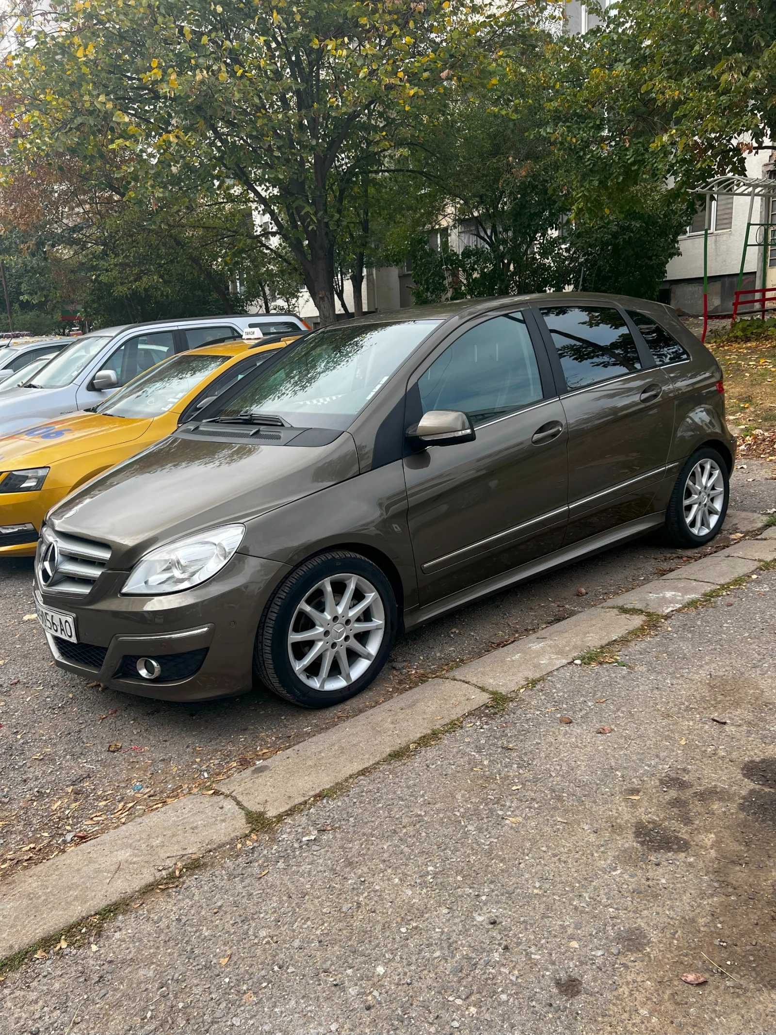 Mercedes-Benz B 180, снимка 12 - Автомобили и джипове - 53959704