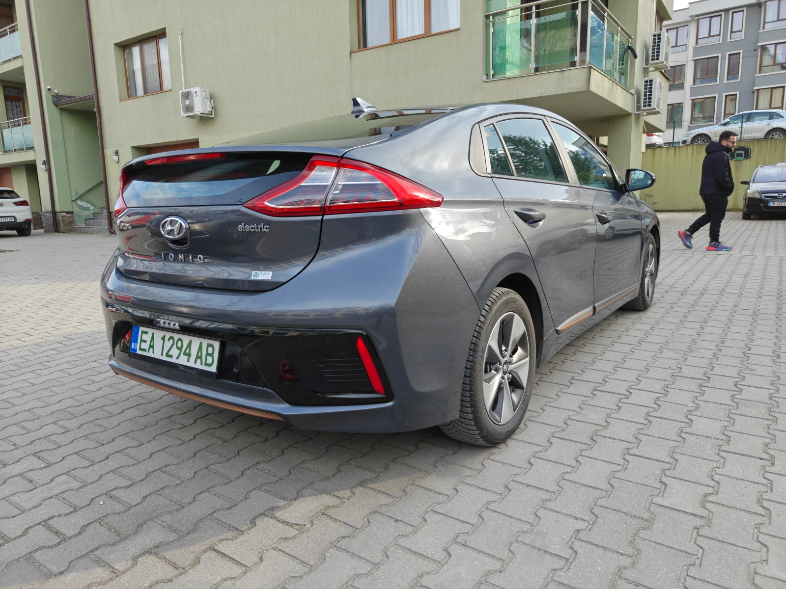 Hyundai Ioniq, снимка 5 - Автомобили и джипове - 54162076