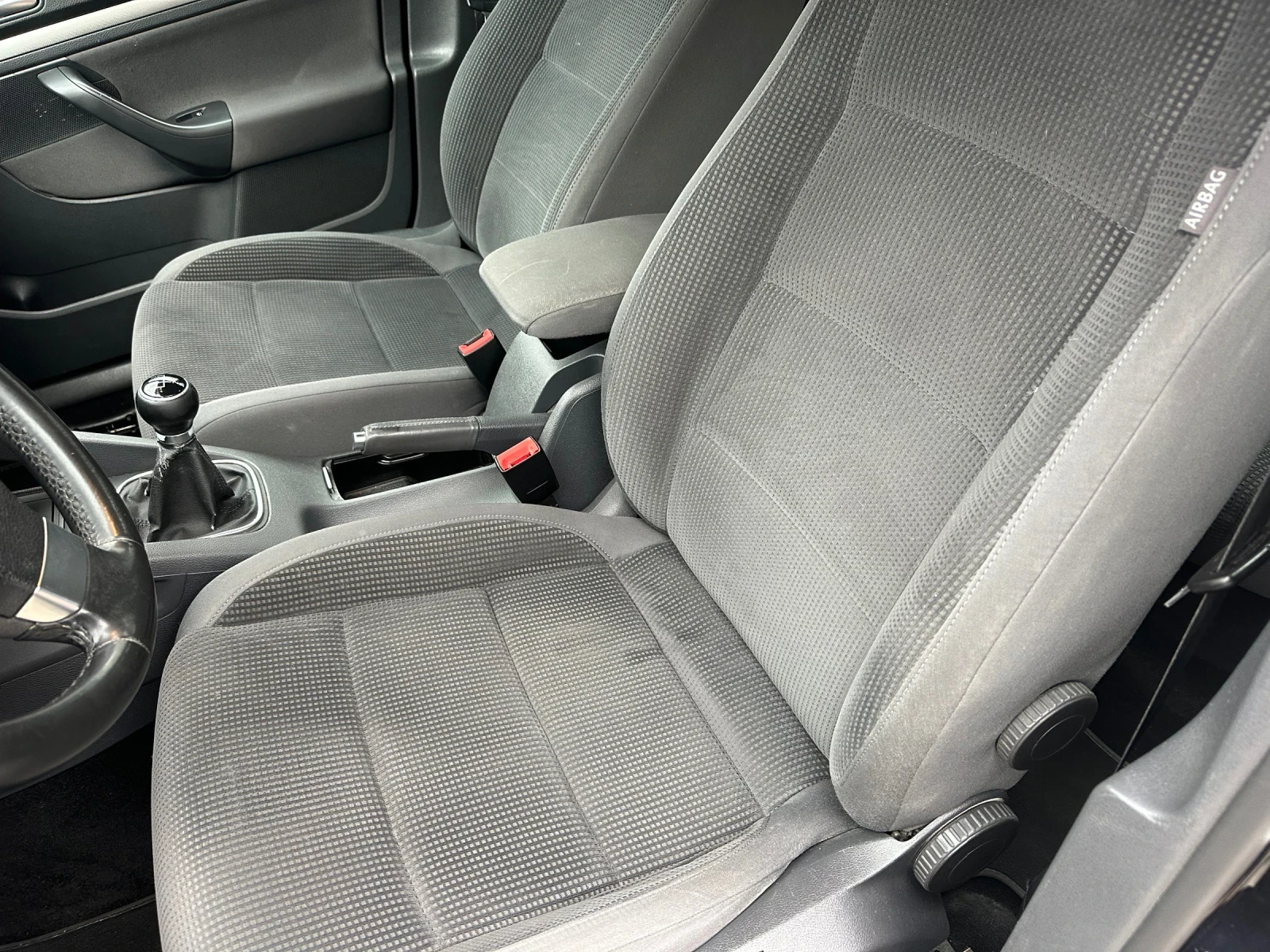 VW Golf 1.9 TDI-105 k.s. ТОП СЪСТОЯНИЯ, снимка 8 - Автомобили и джипове - 54479271
