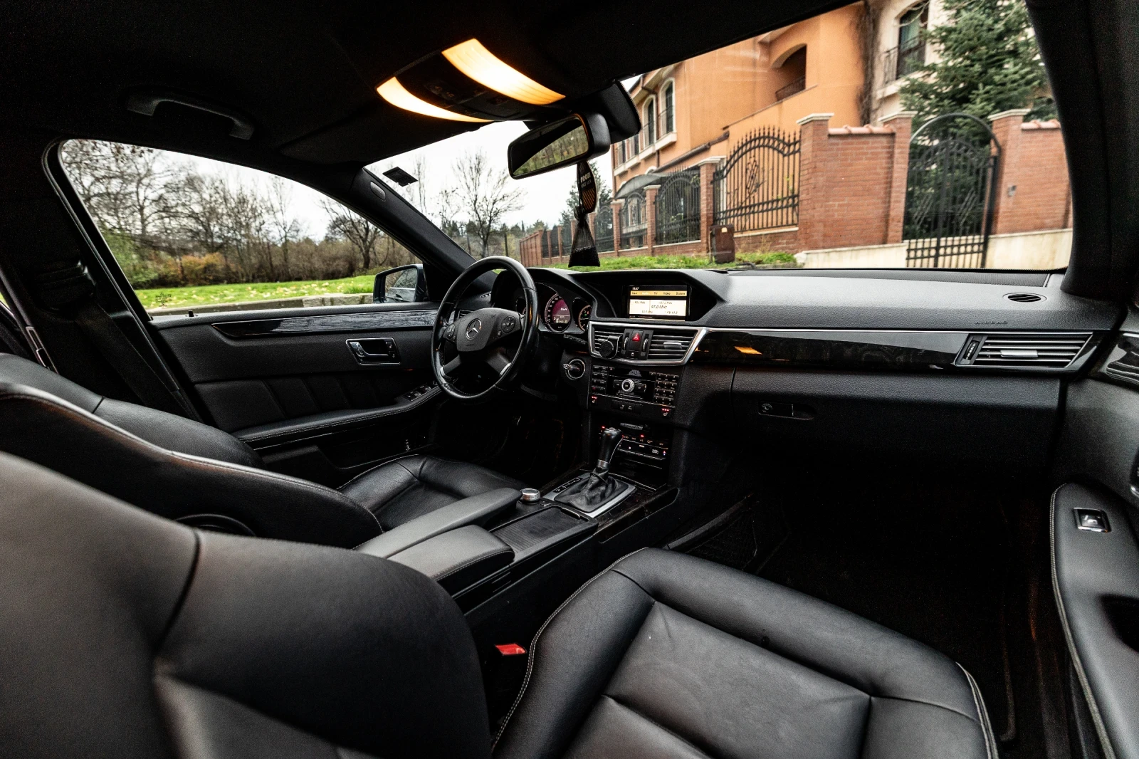 Mercedes-Benz E 250 AMG/Avantgarde, снимка 12 - Автомобили и джипове - 54582572