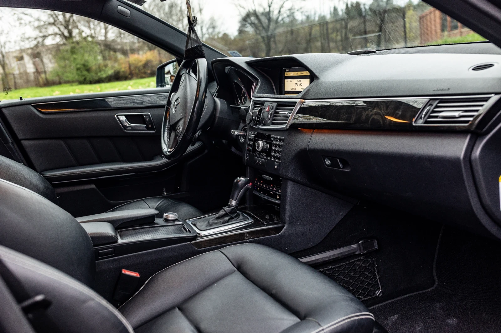 Mercedes-Benz E 250 AMG/Avantgarde, снимка 14 - Автомобили и джипове - 54582572