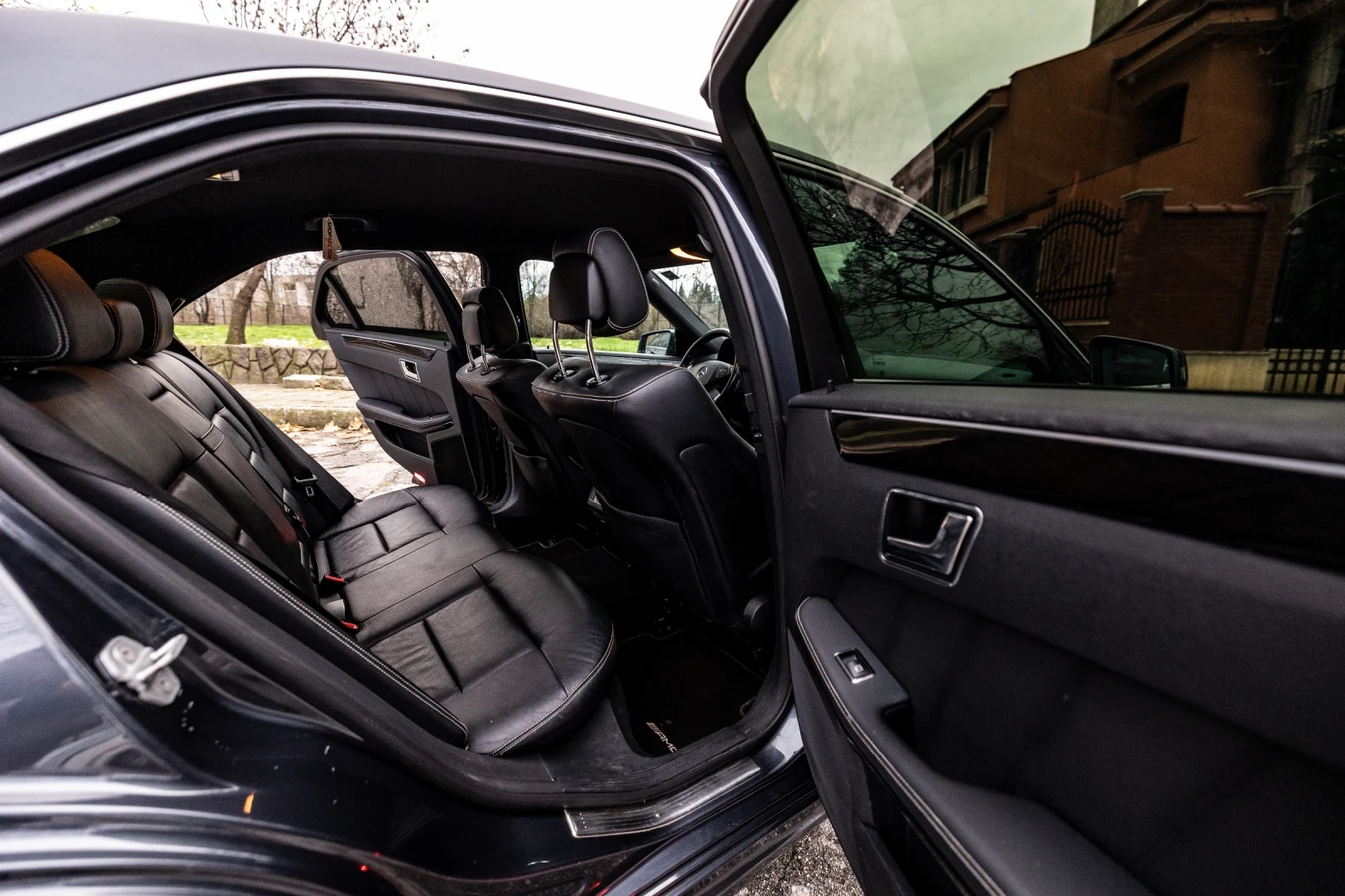 Mercedes-Benz E 250 AMG/Avantgarde, снимка 13 - Автомобили и джипове - 54582572
