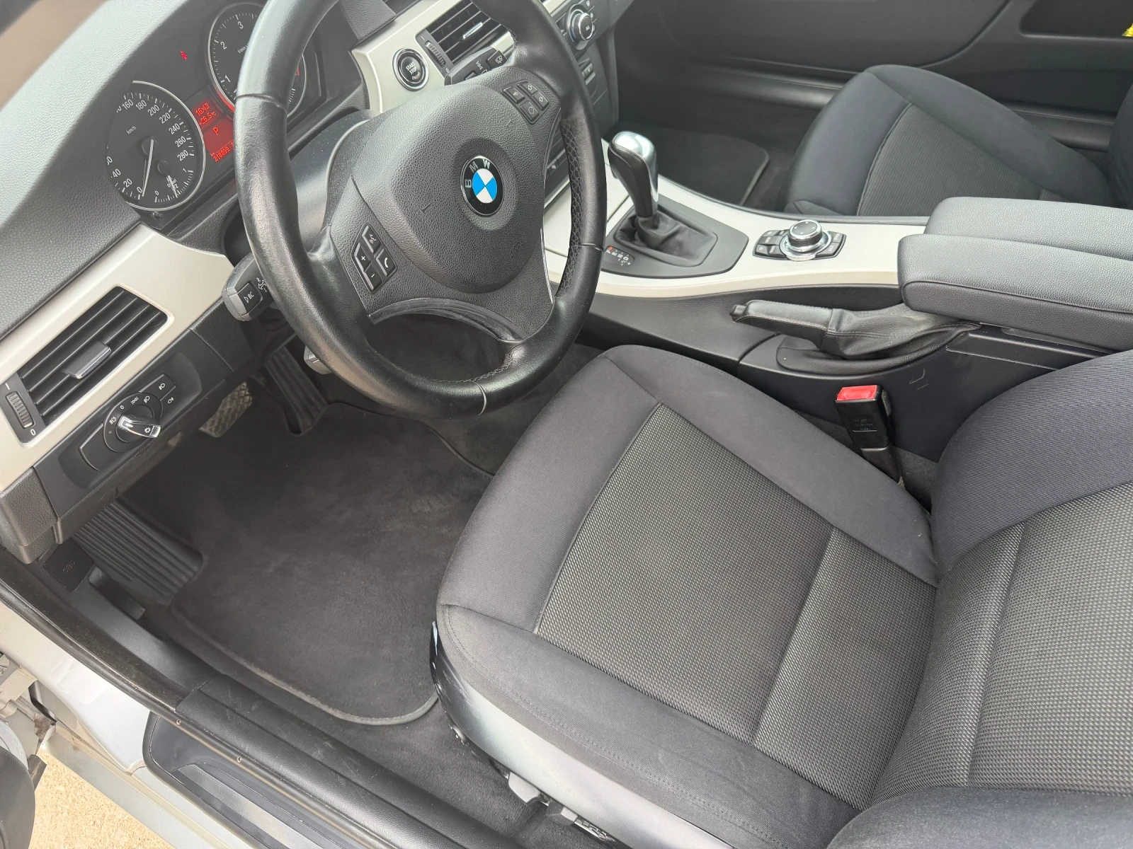 BMW 330 XDrive Facelift Aut, снимка 10 - Автомобили и джипове - 54798720