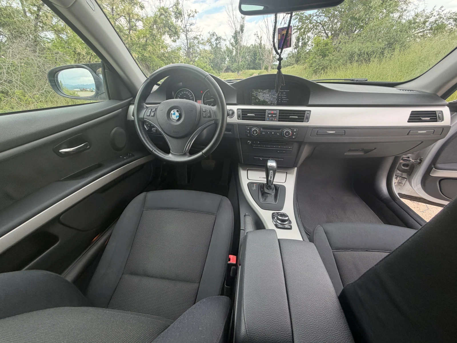BMW 330 XDrive Facelift Aut, снимка 14 - Автомобили и джипове - 54798720