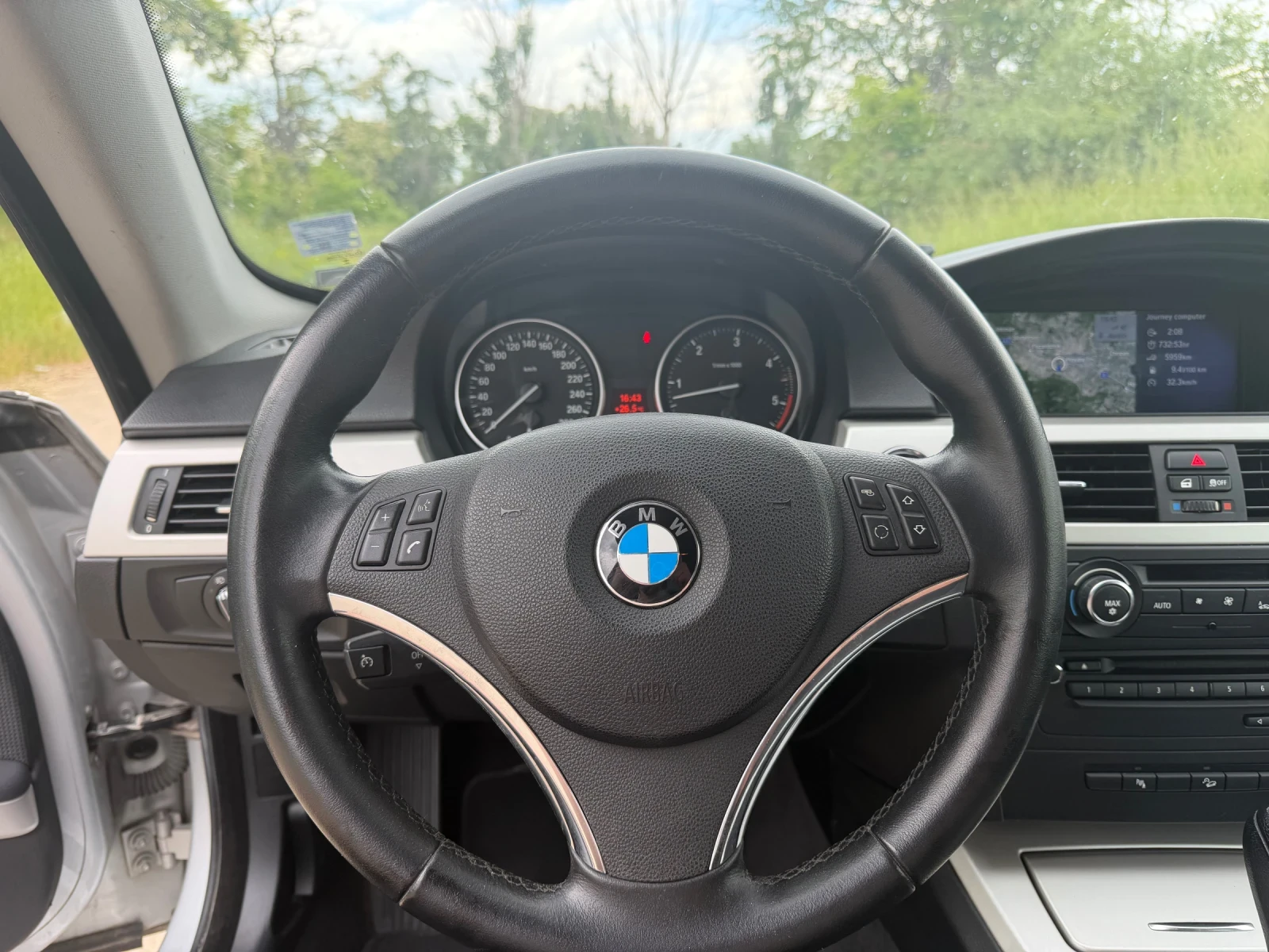BMW 330 XDrive Facelift Aut, снимка 11 - Автомобили и джипове - 54798720