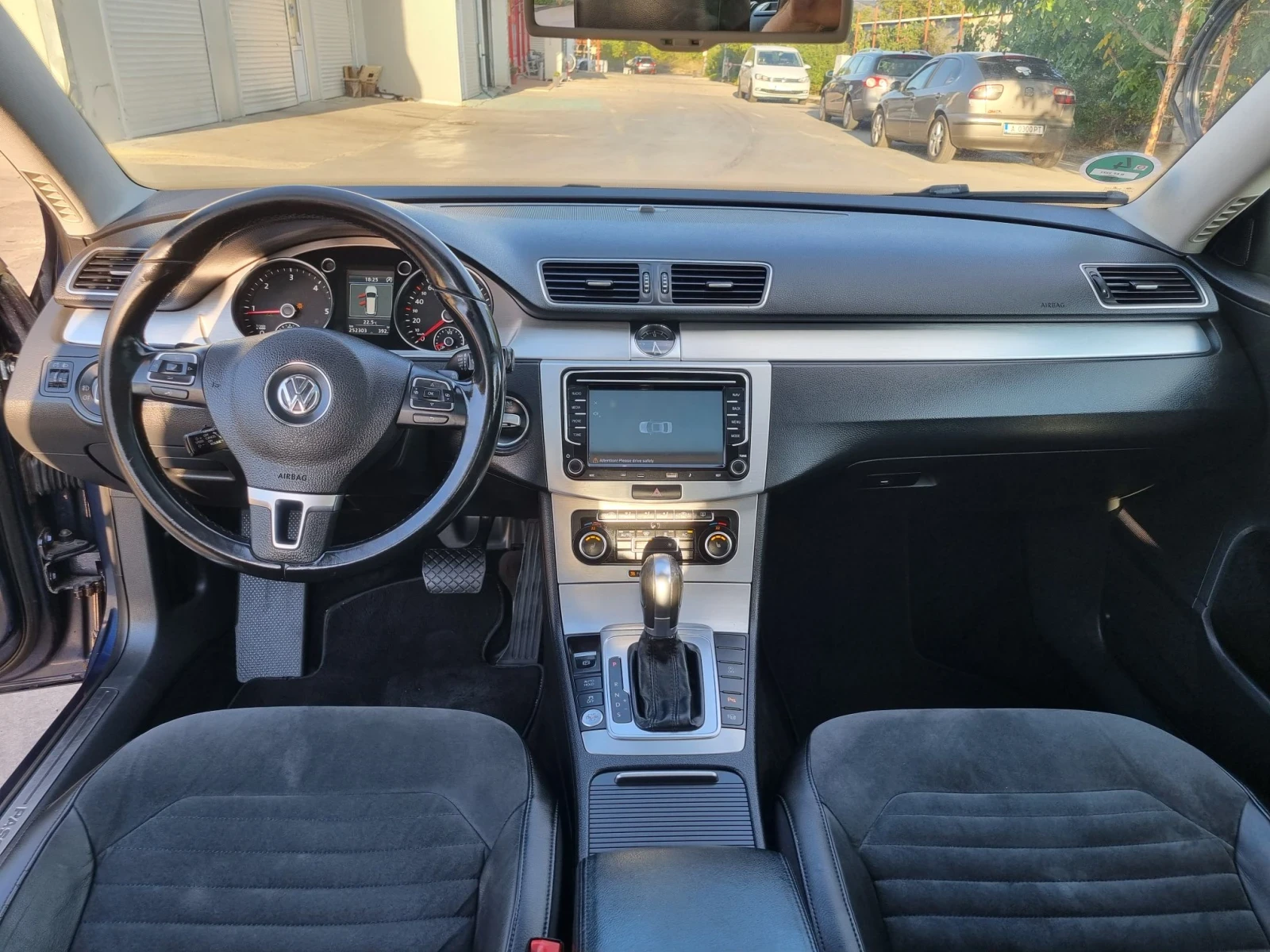 VW Passat 2.0tdi 140 коня DSG Автоматиk, панорама, дистроник, снимка 14 - Автомобили и джипове - 55953820