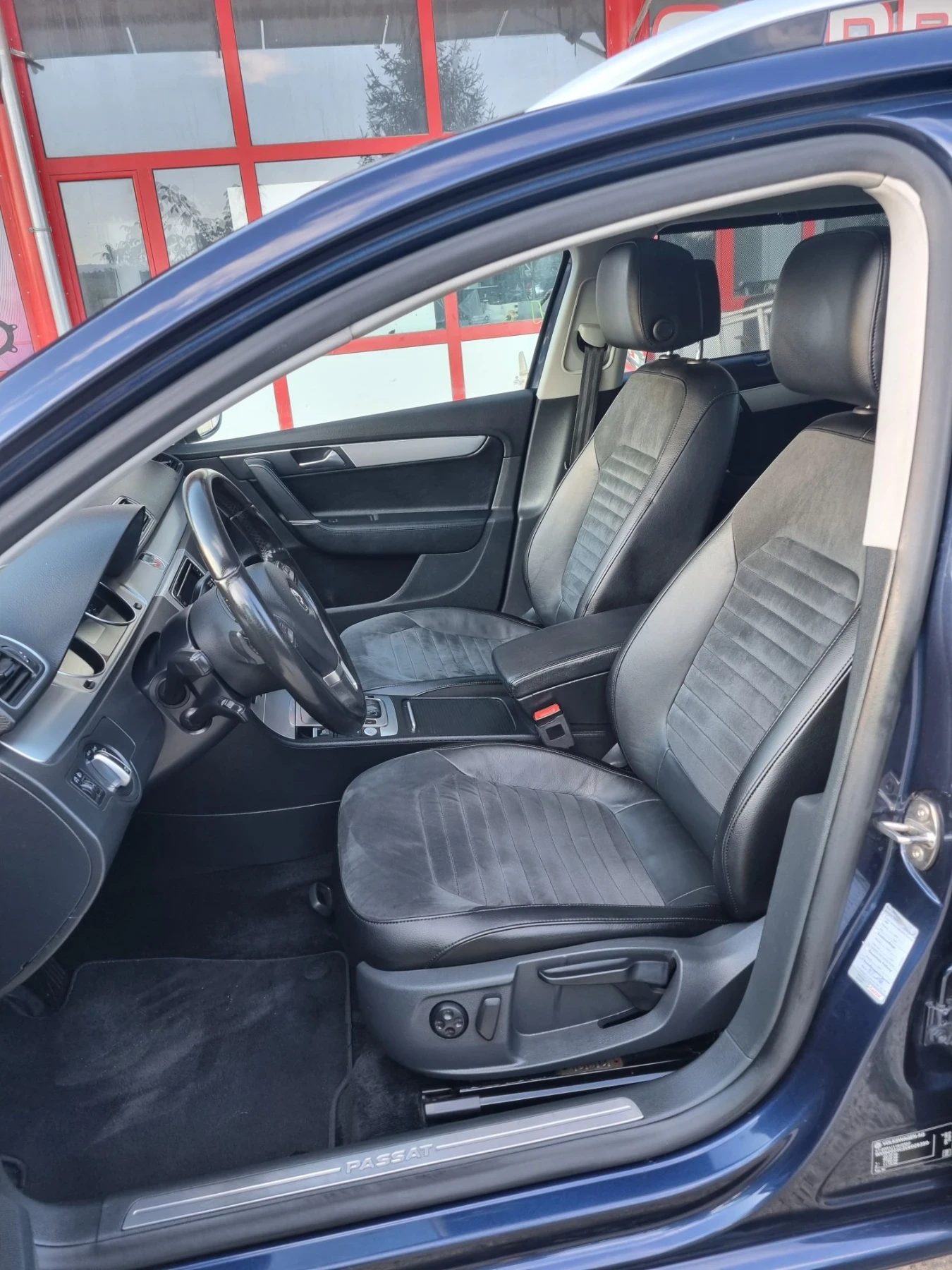 VW Passat 2.0tdi 140 коня DSG Автоматиk, панорама, дистроник, снимка 9 - Автомобили и джипове - 55953820
