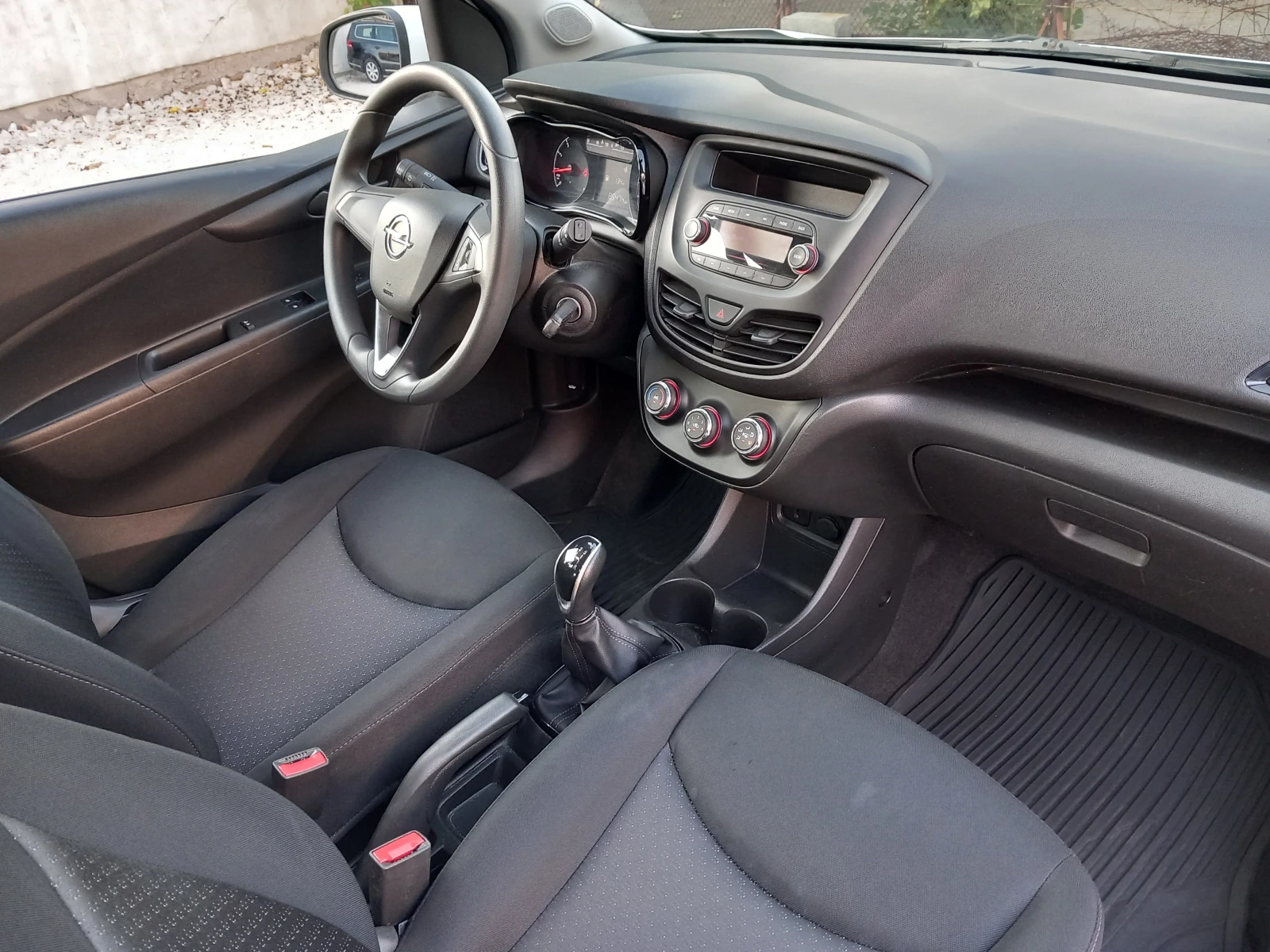 Opel Karl 75кс климатик Euro 6B, снимка 12 - Автомобили и джипове - 55970087