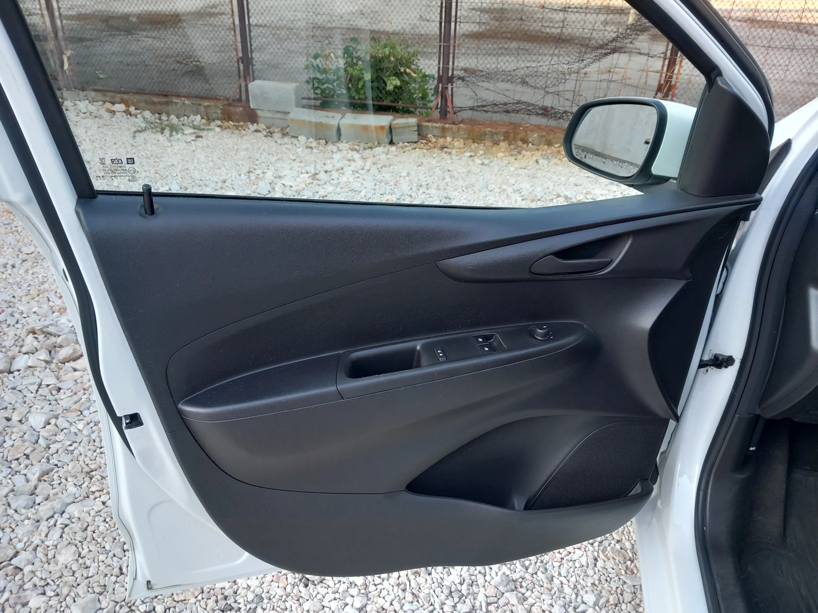 Opel Karl 75кс климатик Euro 6B, снимка 16 - Автомобили и джипове - 55970087