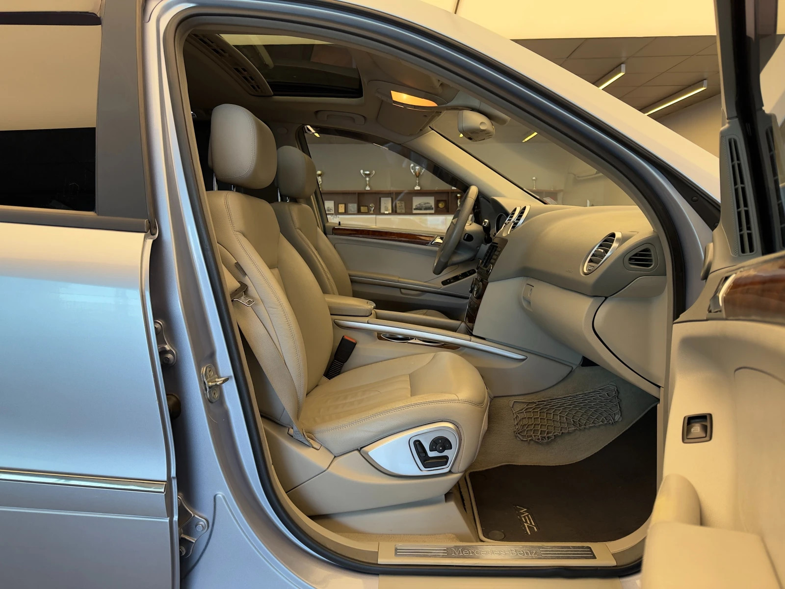 Mercedes-Benz ML 500  - изображение 7