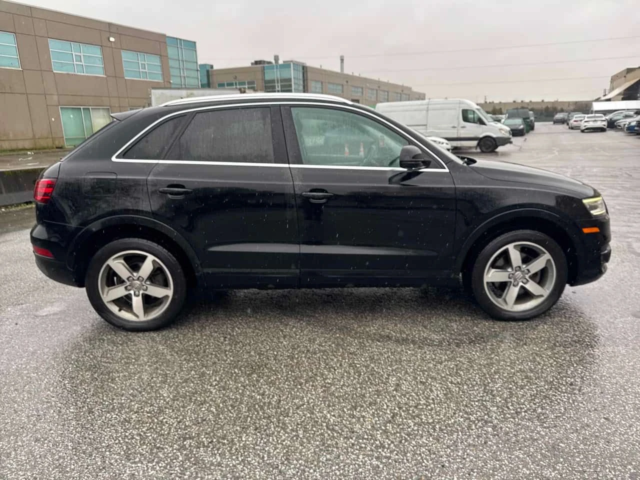 Audi Q3 * Progressiv * CARFAX * ЦЕНА ДО БГ, снимка 3 - Автомобили и джипове - 54001119