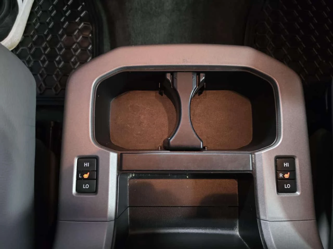 Toyota Sequoia * 4WD Platinum 5.7L* PANO* KEYLESS* �������*  | Mobile.bg � ����������� 17