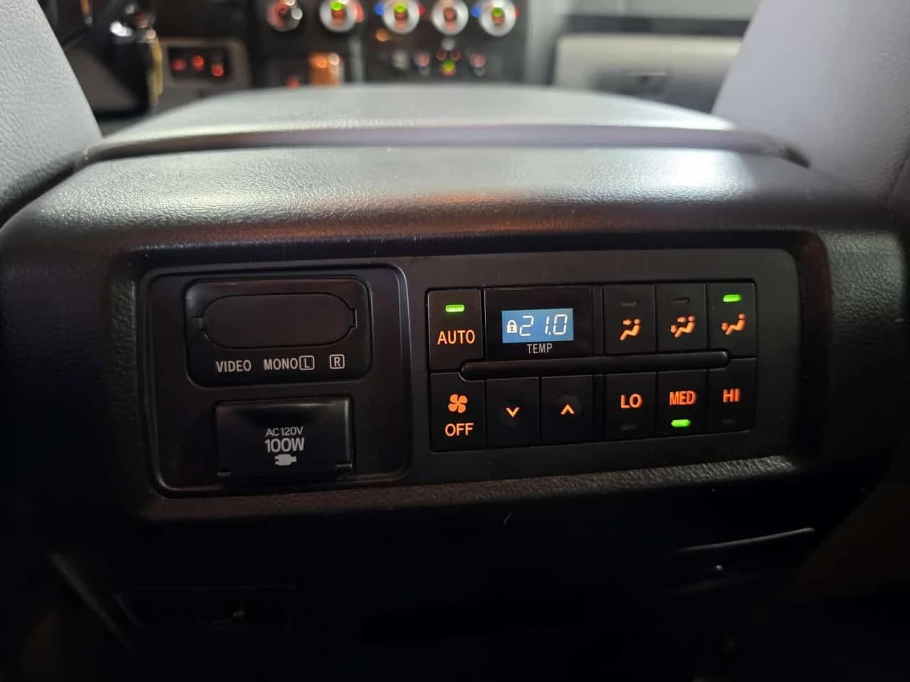 Toyota Sequoia * 4WD Platinum 5.7L* PANO* KEYLESS* �������*  | Mobile.bg � ����������� 12