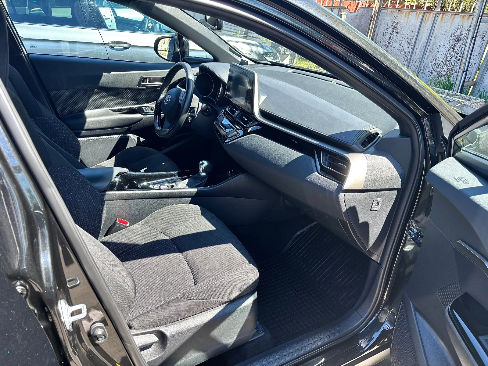 Toyota C-HR HYBRID / CARPLAY , снимка 8 - Автомобили и джипове - 55183931