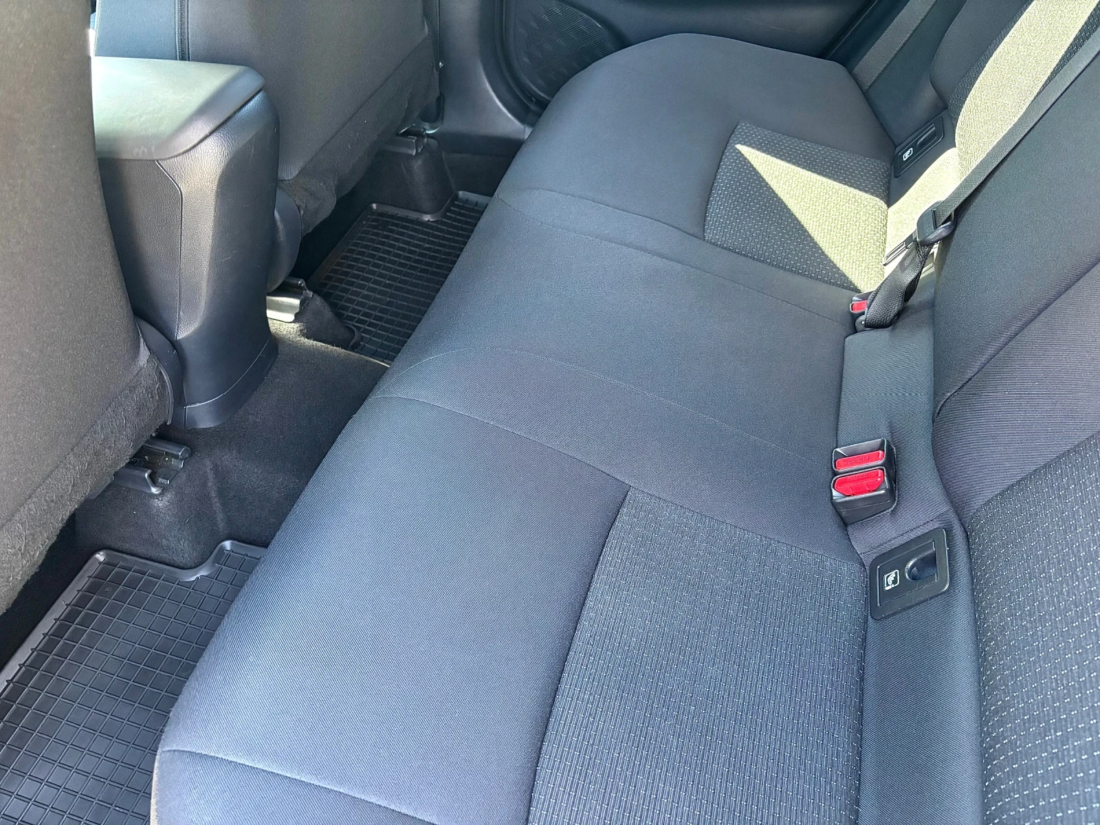 Toyota C-HR HYBRID / CARPLAY , снимка 15 - Автомобили и джипове - 55183931