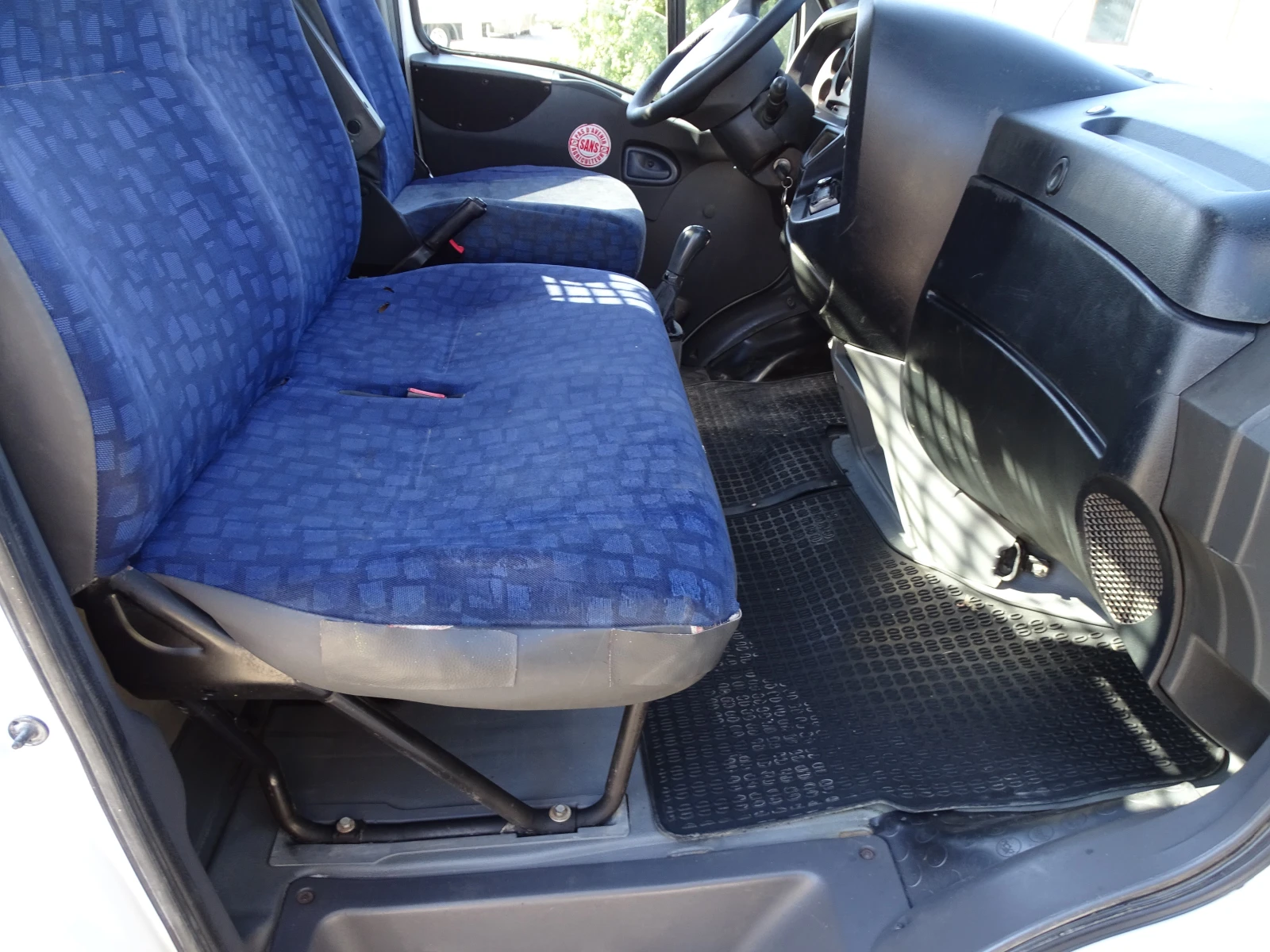 Iveco Daily 35C12  КАТ. * Б* НОВ ВНОС ОТ ШВЕЙЦАРИЯ, снимка 15 - Бусове и автобуси - 55471129