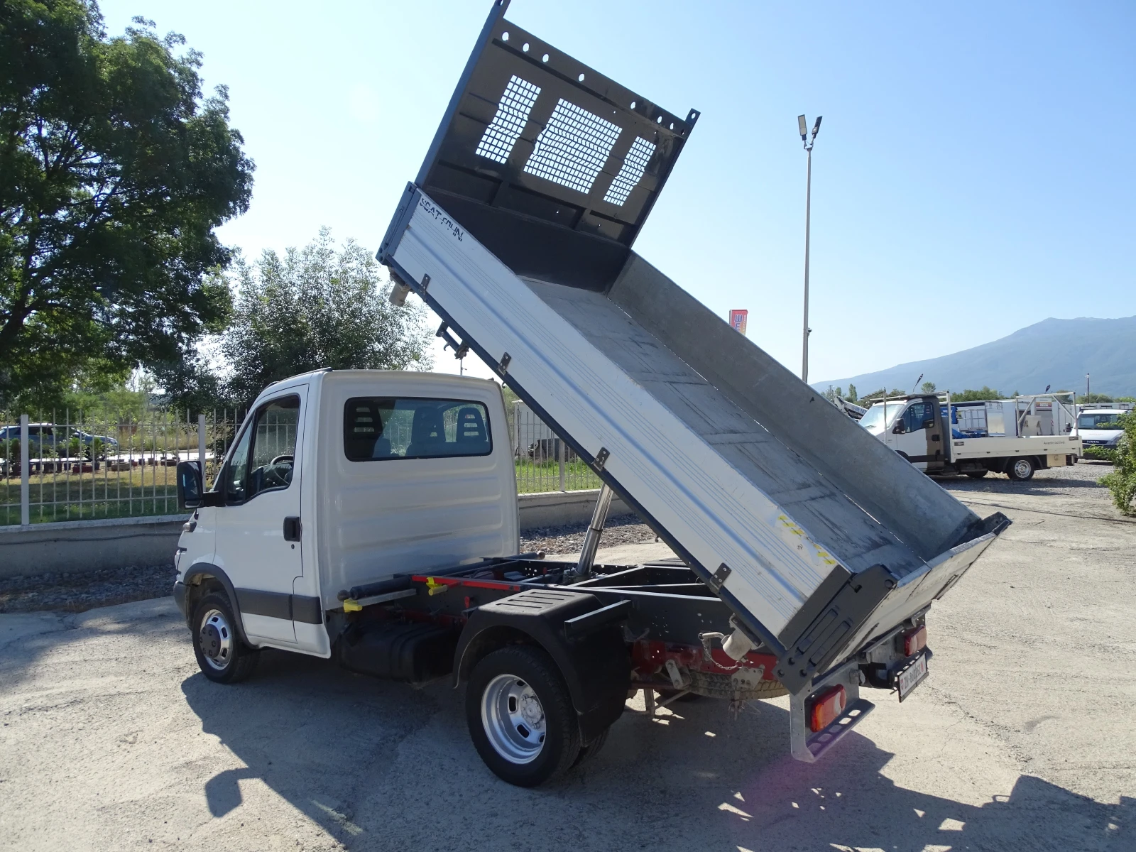 Iveco Daily 35C12  КАТ. * Б* НОВ ВНОС ОТ ШВЕЙЦАРИЯ, снимка 4 - Бусове и автобуси - 55471129