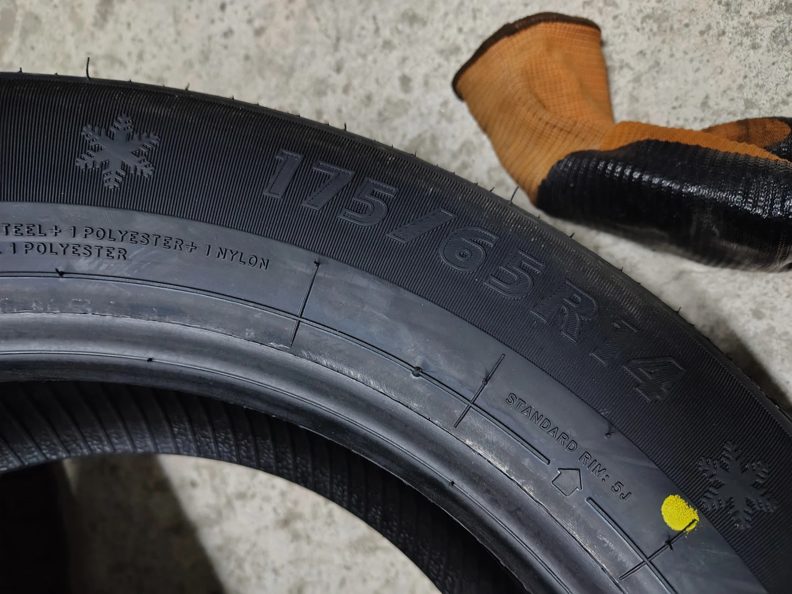 Гуми Зимни 175/65R14, снимка 4 - Гуми и джанти - 55841368