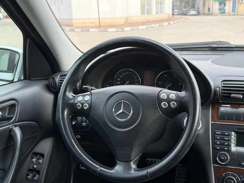 Mercedes-Benz C 220 НОВ ВНОС УНИКАЛНО СЪСТОЯНИЕ, снимка 7 - Автомобили и джипове - 52879911