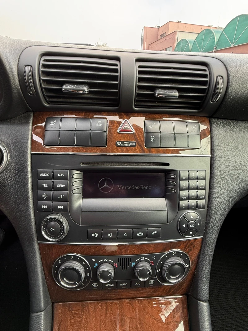 Mercedes-Benz C 220 НОВ ВНОС УНИКАЛНО СЪСТОЯНИЕ, снимка 12 - Автомобили и джипове - 52879911