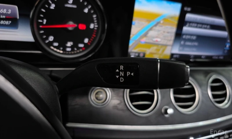 Mercedes-Benz E 220, снимка 9 - Автомобили и джипове - 53374016