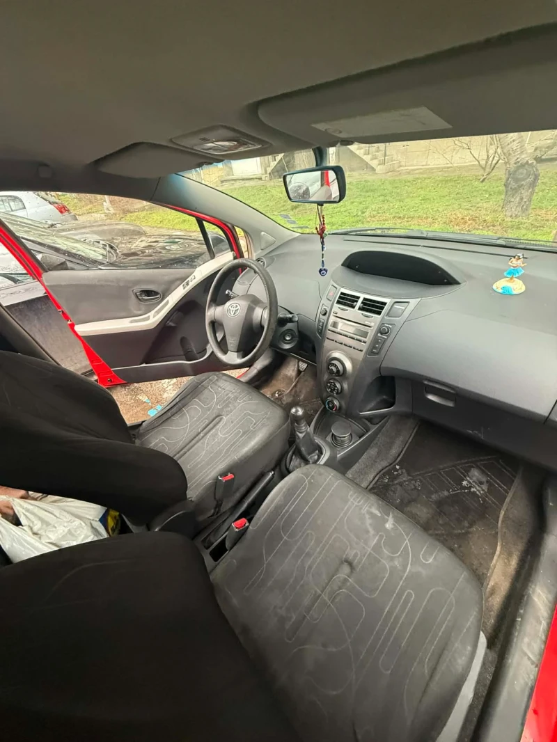 Toyota Yaris 1.0 VVT-I/KLIMA, снимка 7 - Автомобили и джипове - 53394551