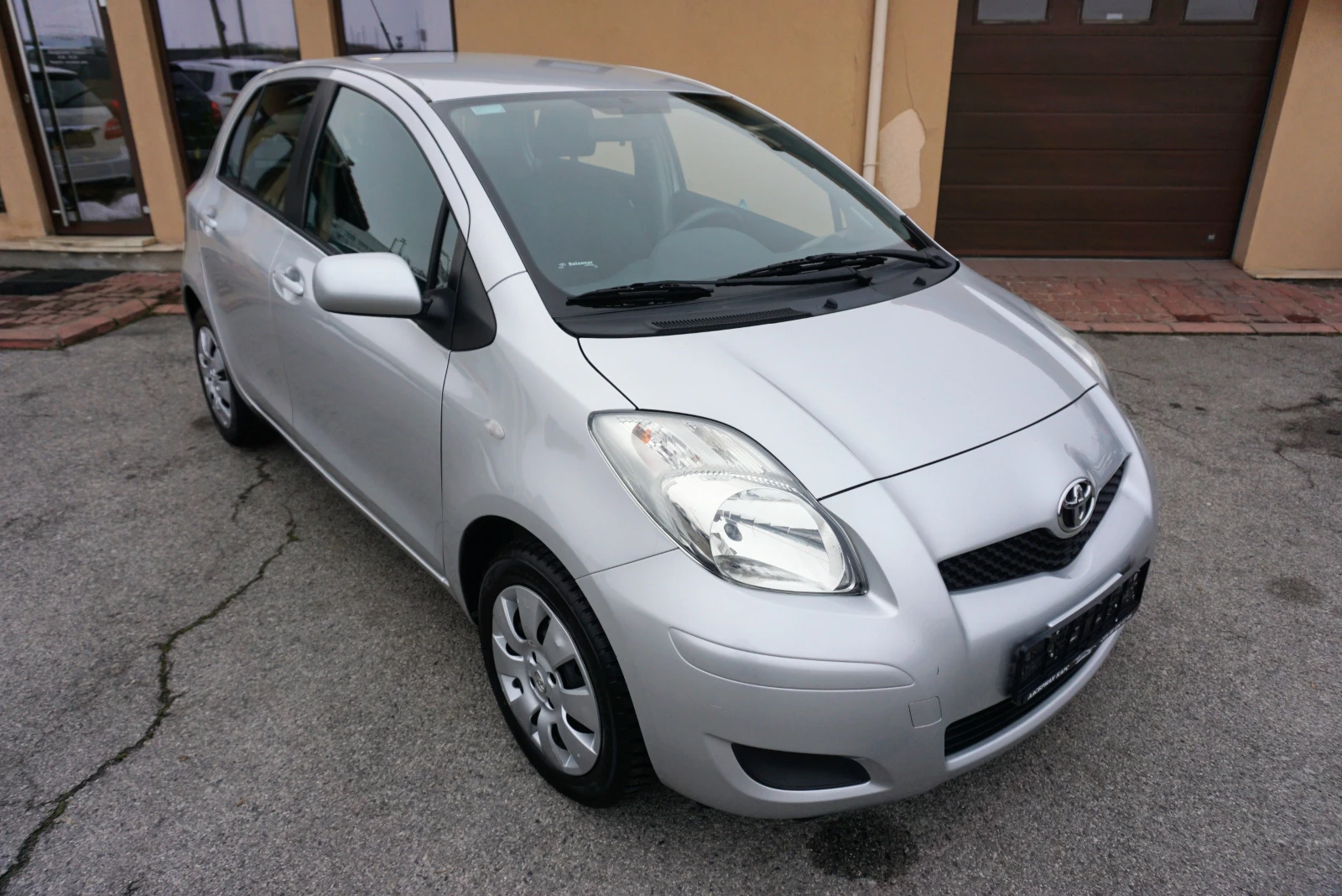 Toyota Yaris 1.0i - изображение 2