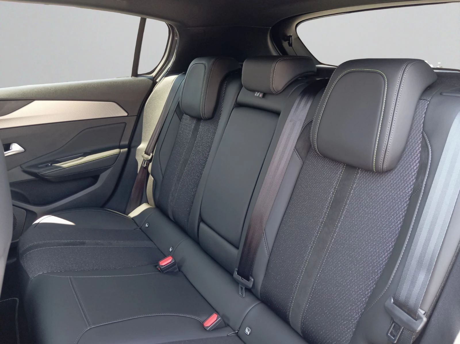 Peugeot 308  GT 1, 5 BlueHDi 130 EAT8 EURO 6.4 | Mobile.bg   12