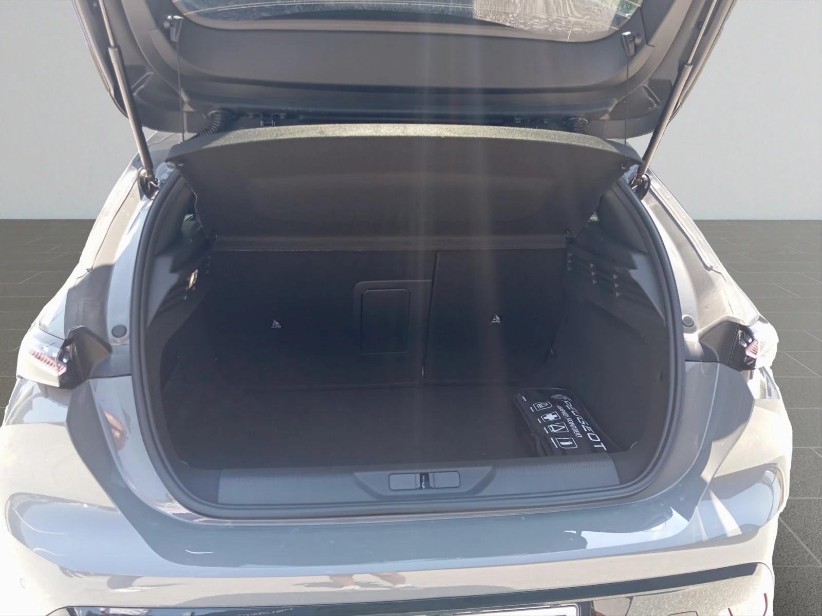 Peugeot 308  GT 1, 5 BlueHDi 130 EAT8 EURO 6.4 | Mobile.bg   13