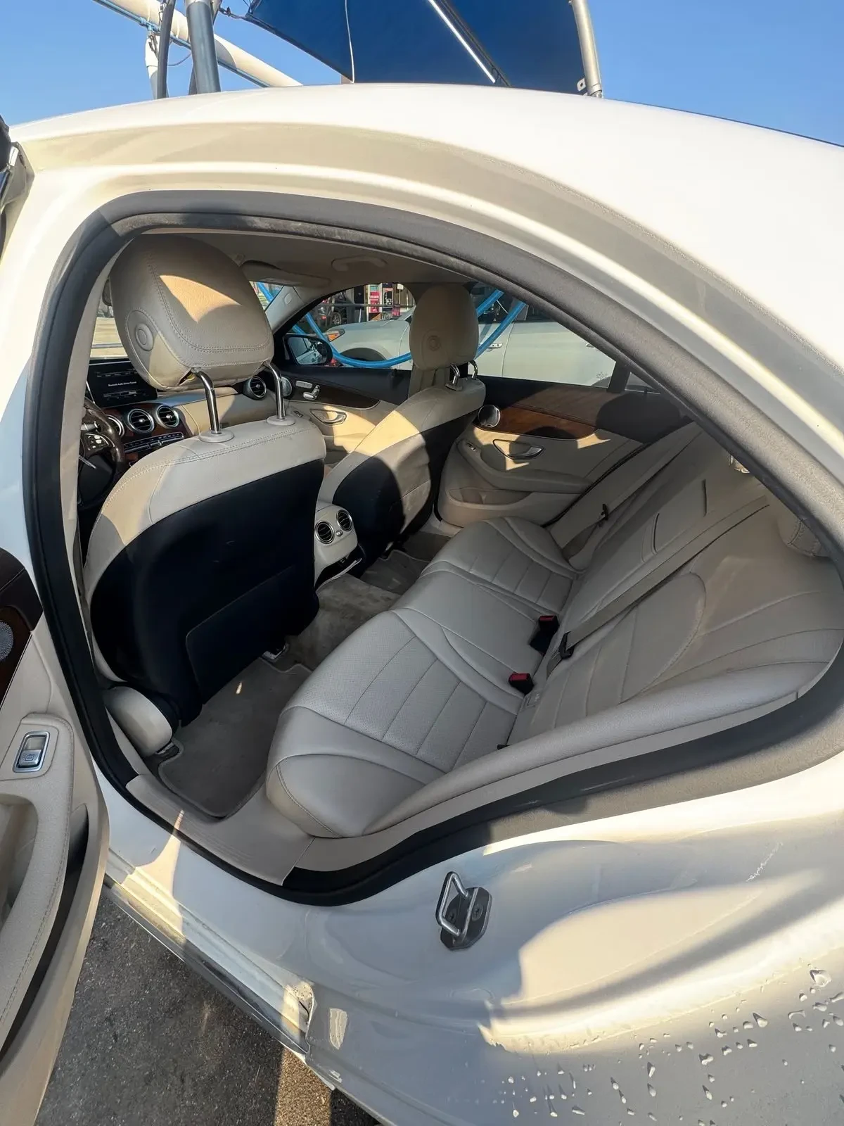 Mercedes-Benz C 300 w/Luxury Pkg* Burmester* Blind Spot* KEYLESS*  - изображение 7