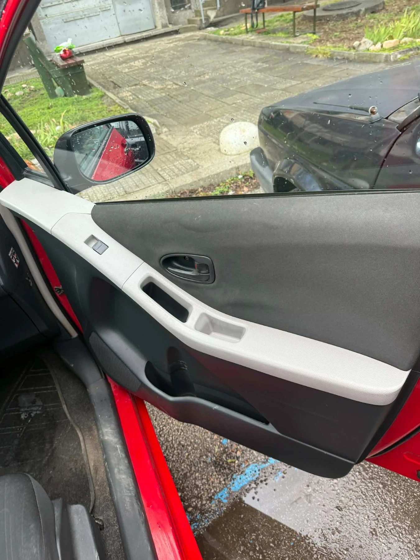 Toyota Yaris 1.0 VVT-I/KLIMA, снимка 11 - Автомобили и джипове - 53939377