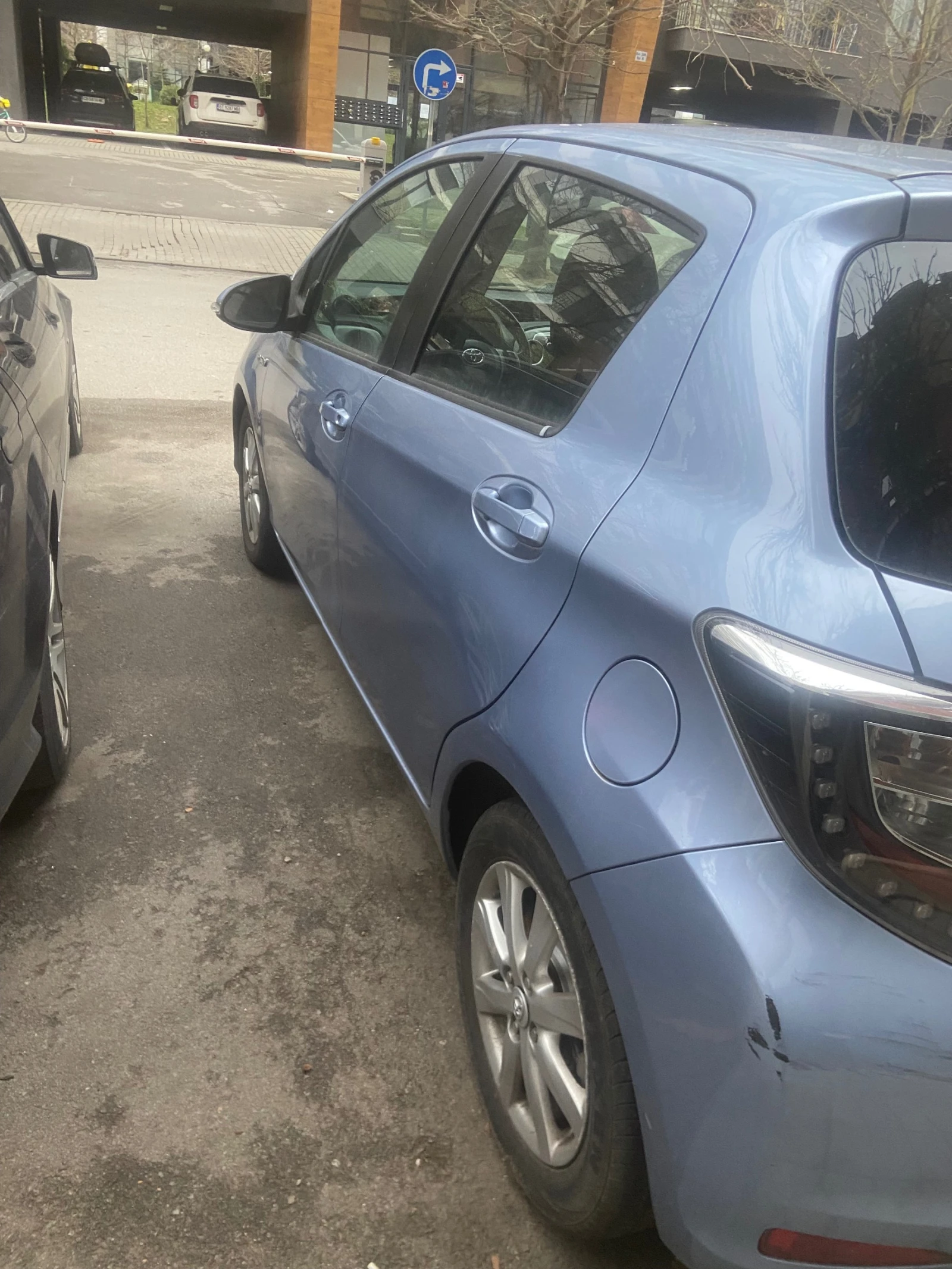Toyota Yaris HIBRID, снимка 7 - Автомобили и джипове - 53740790
